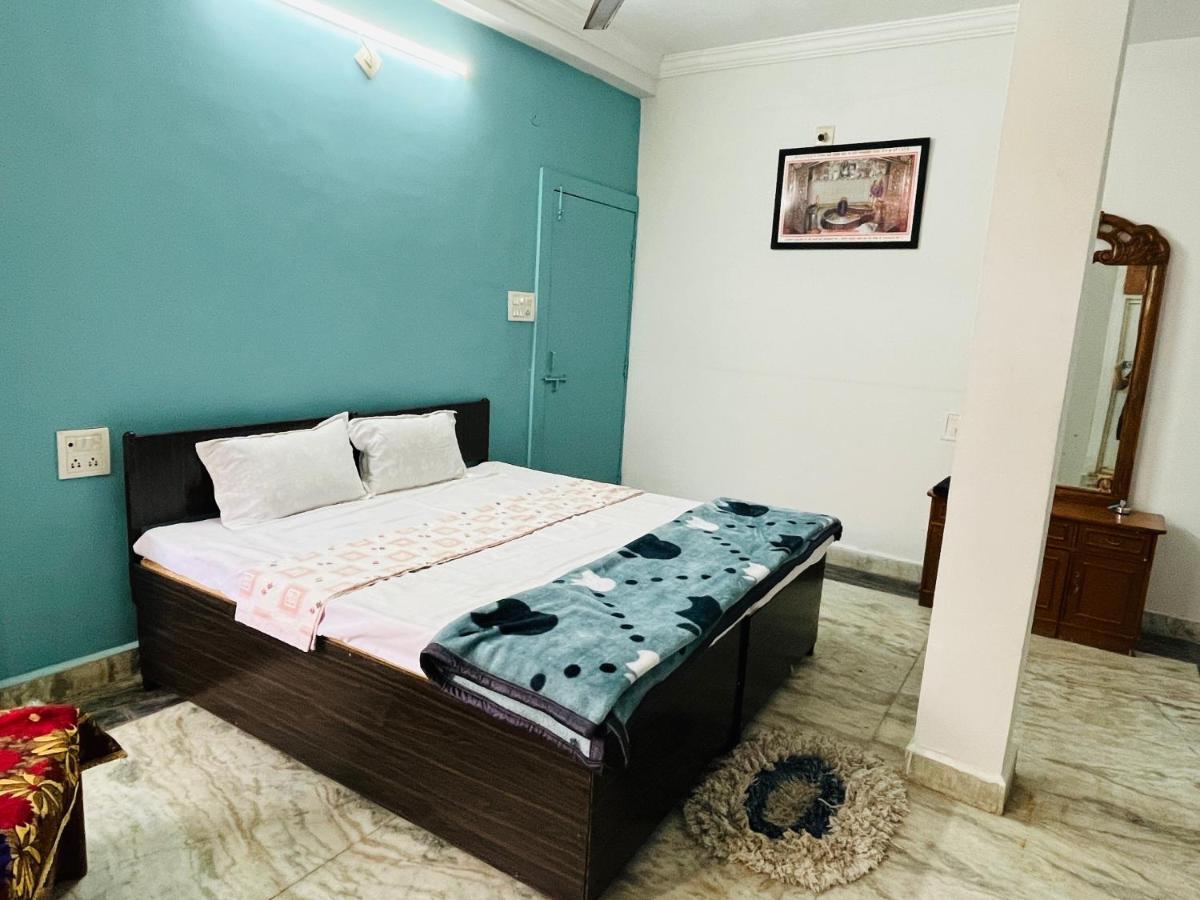 Tiwari G Home Stay Удджайн Экстерьер фото