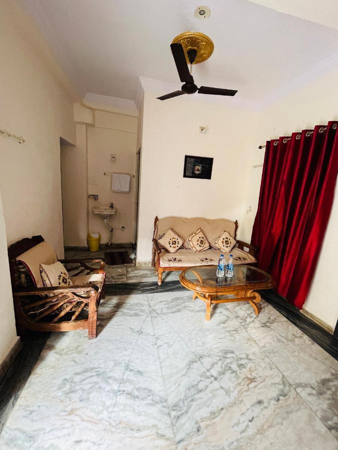 Tiwari G Home Stay Удджайн Экстерьер фото
