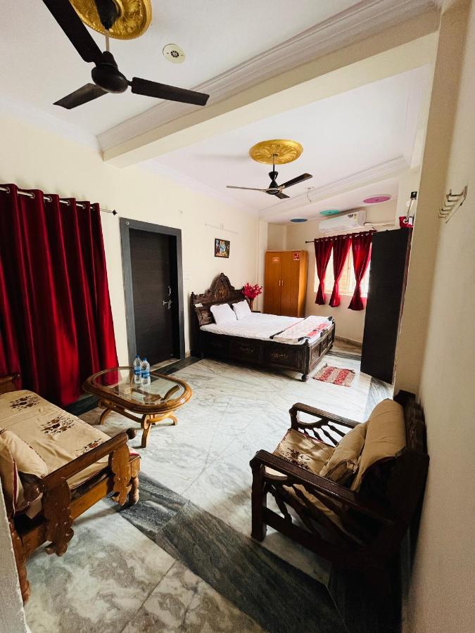 Tiwari G Home Stay Удджайн Экстерьер фото