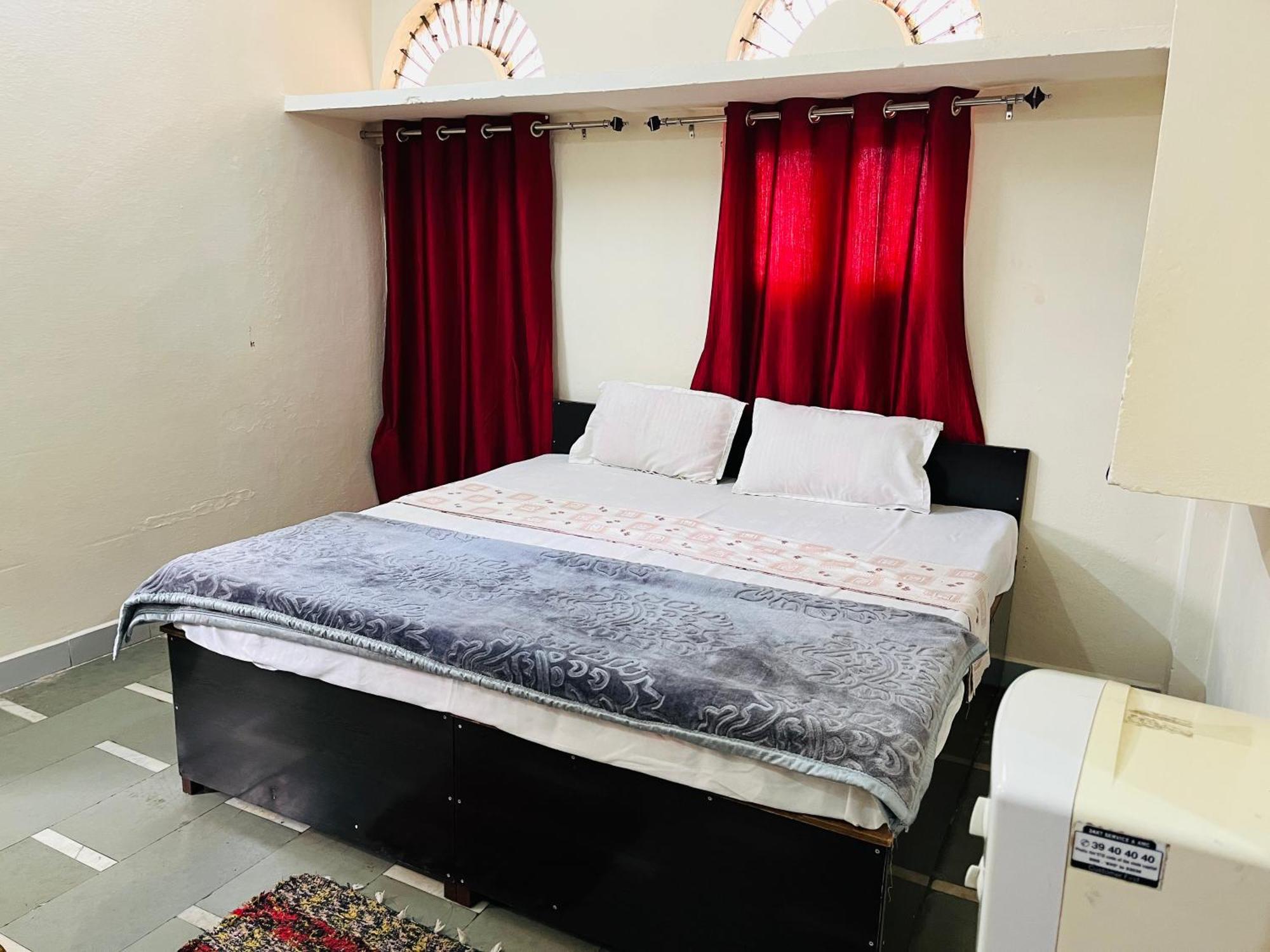 Tiwari G Home Stay Удджайн Экстерьер фото