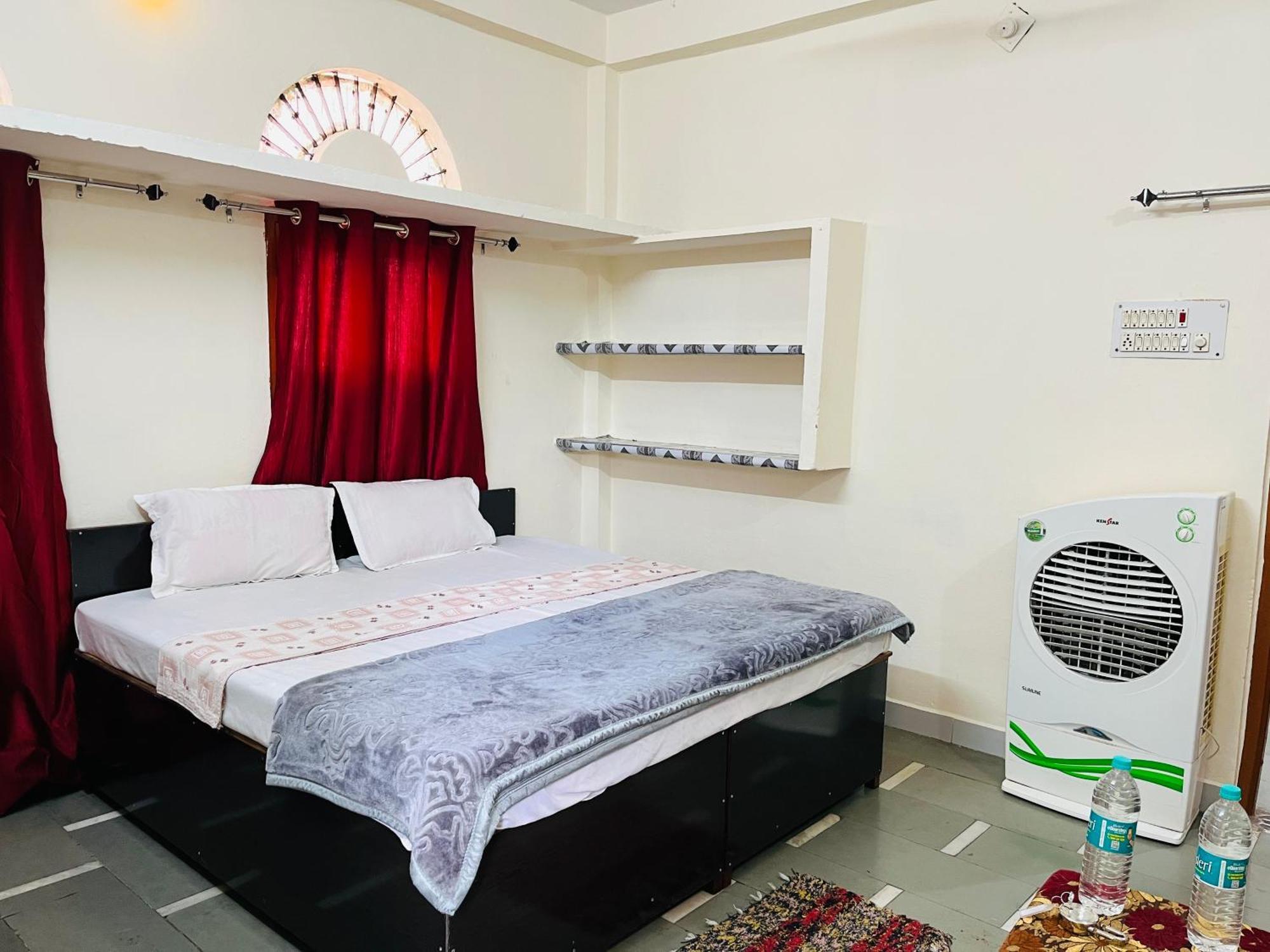 Tiwari G Home Stay Удджайн Экстерьер фото
