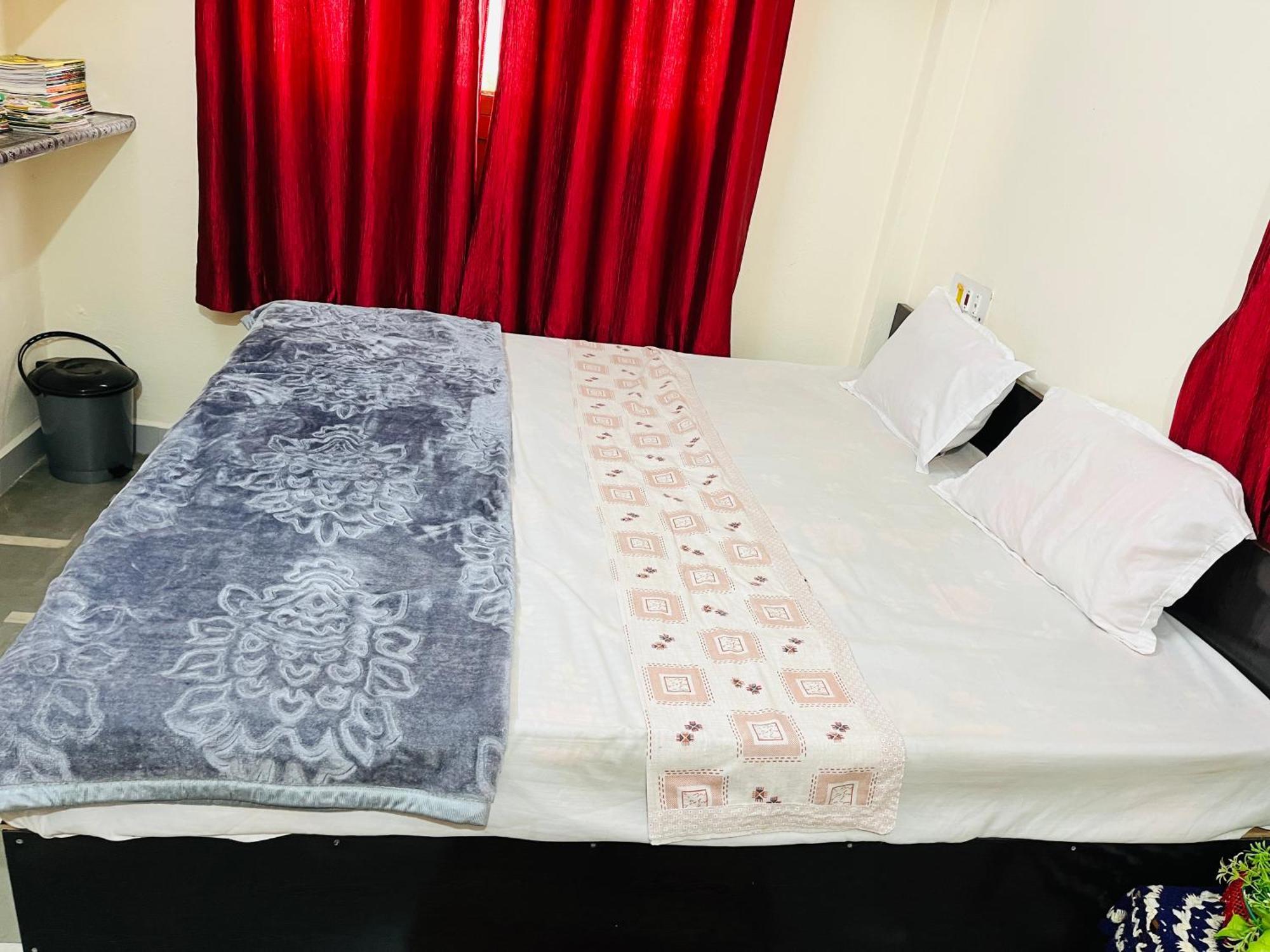 Tiwari G Home Stay Удджайн Экстерьер фото