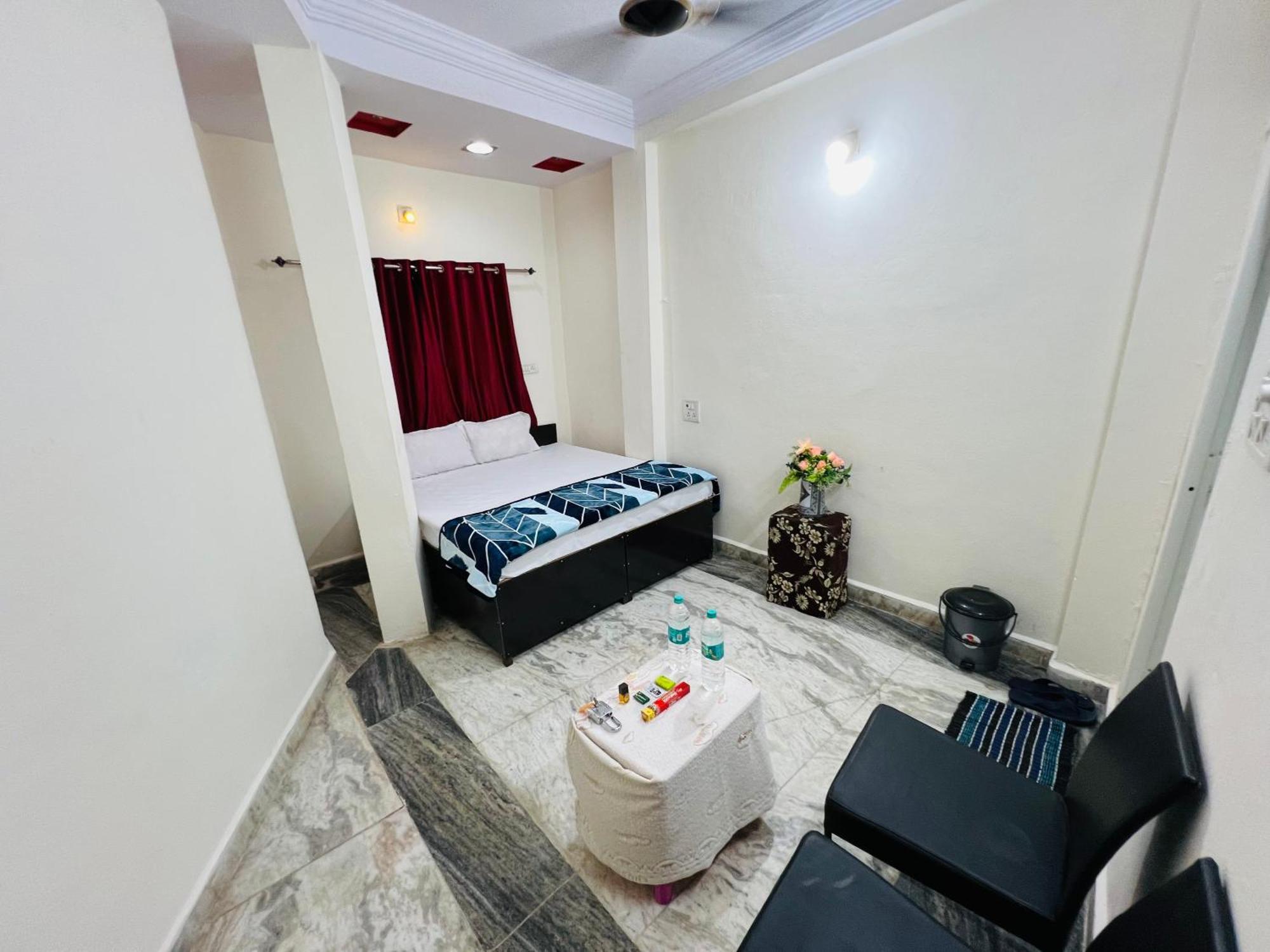 Tiwari G Home Stay Удджайн Экстерьер фото