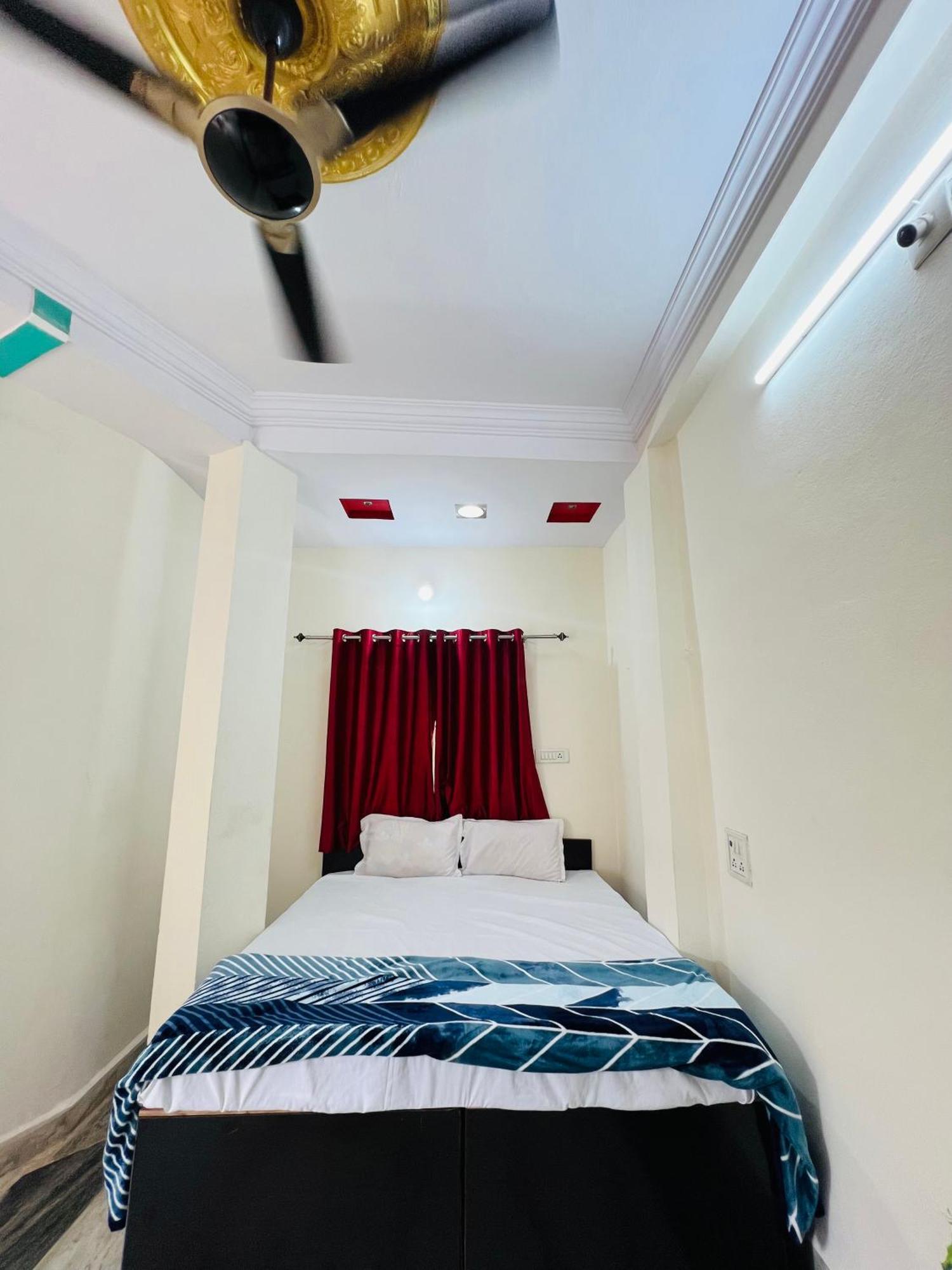 Tiwari G Home Stay Удджайн Экстерьер фото