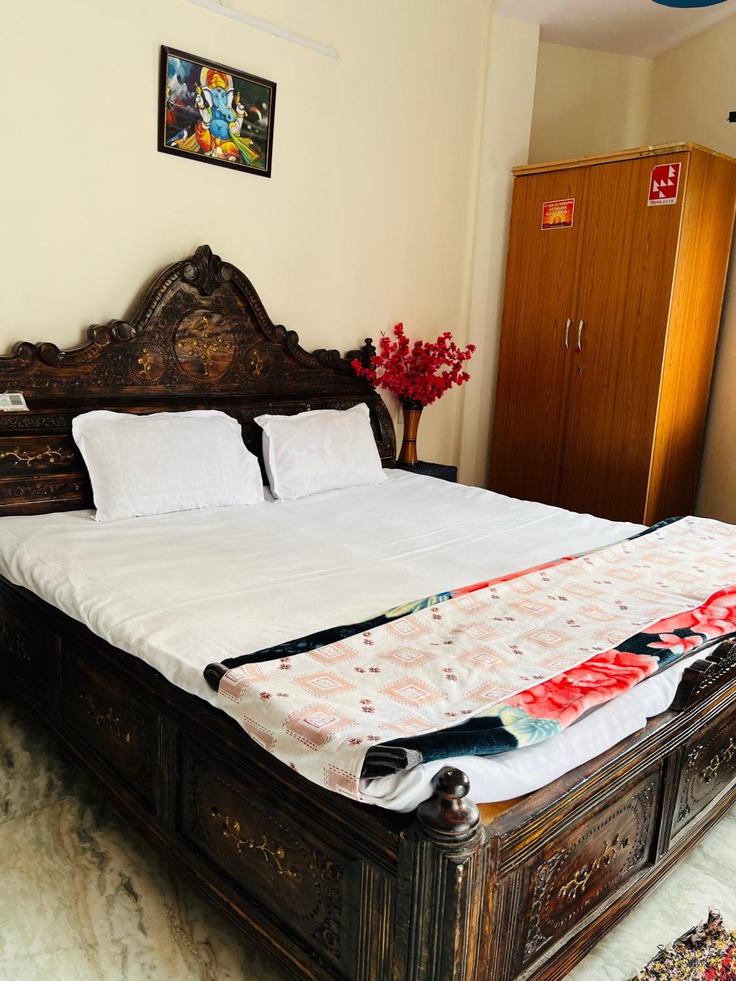 Tiwari G Home Stay Удджайн Экстерьер фото